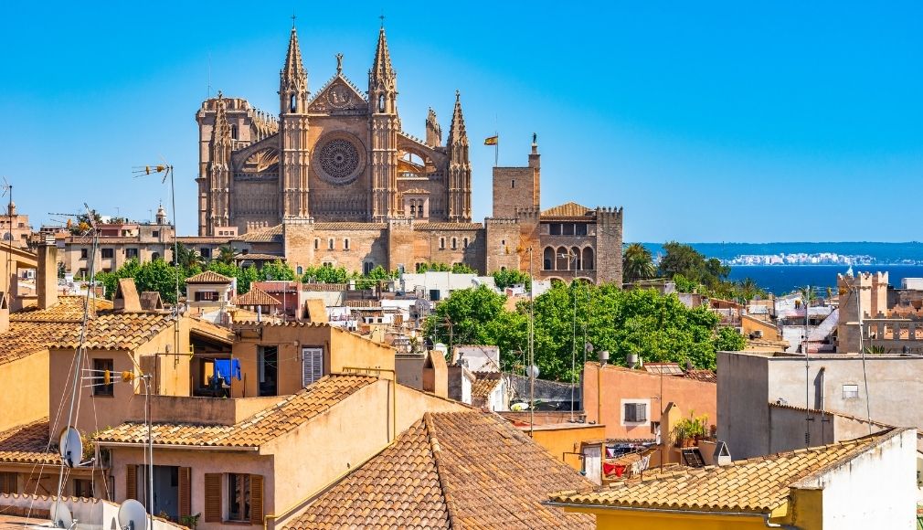 THE COMMERCIALIZATION OF TOURIST STAYS IN PALMA: THE END OF THE MORATORIUM AND......